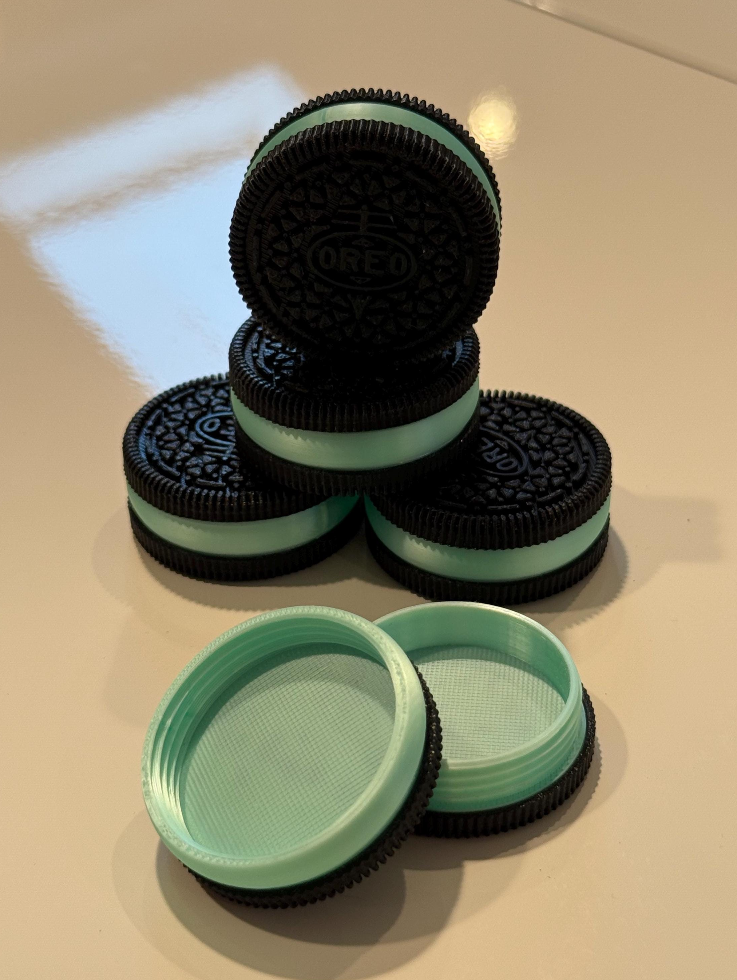 Storeos - Mega Stuf Oreo-Shaped Storage